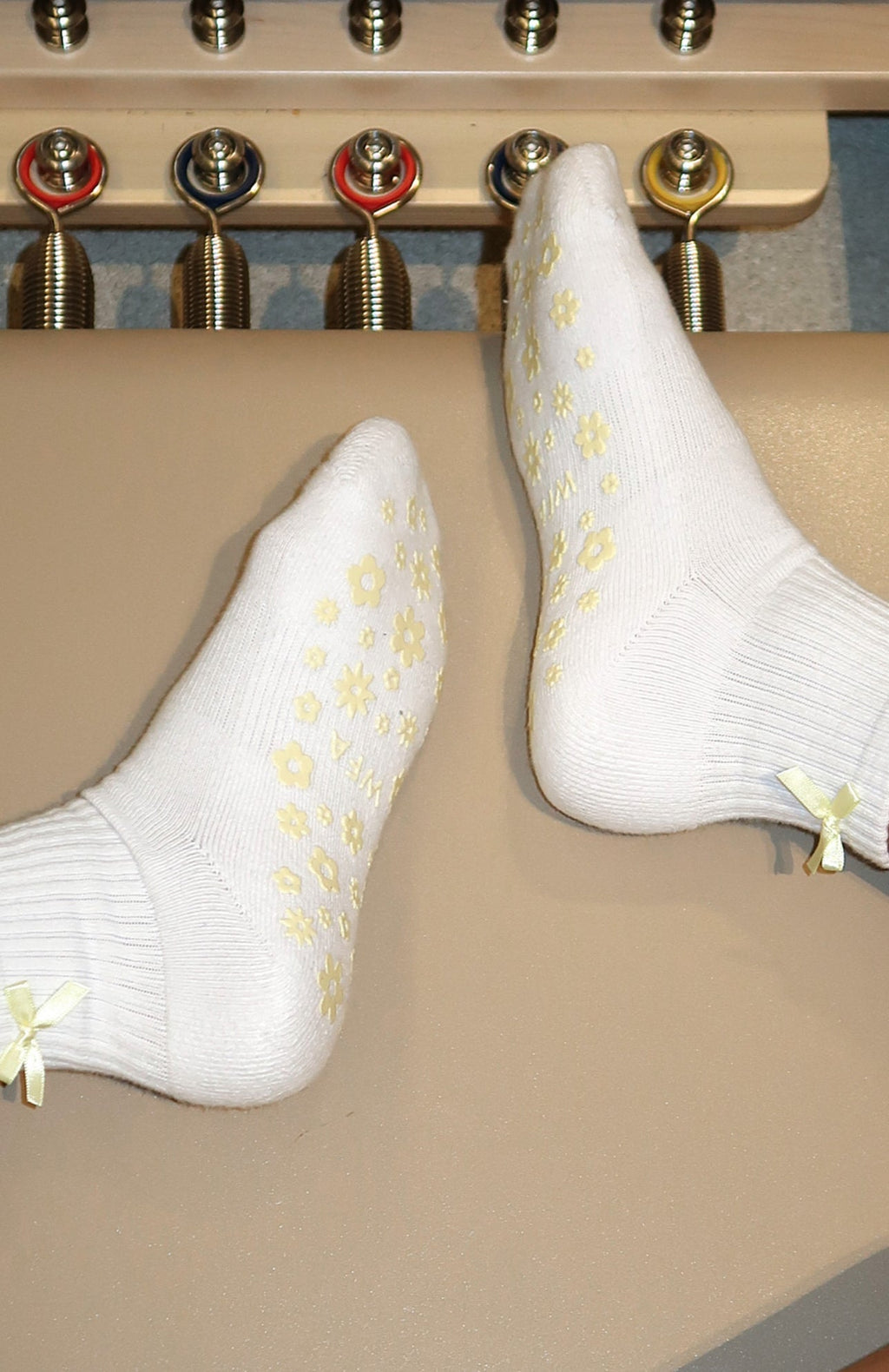 White Fox Flower Power Grip Socks Honey