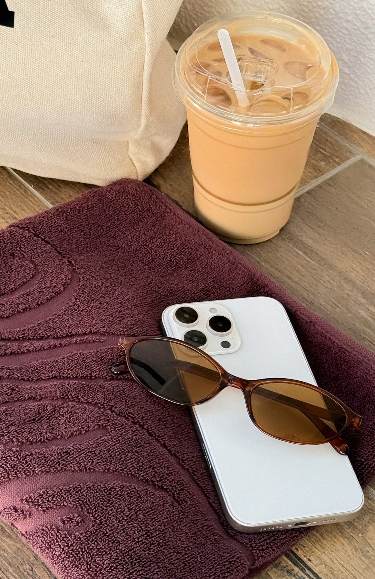 White Fox Feeling Fresh Gym Towel Dark Chocolate