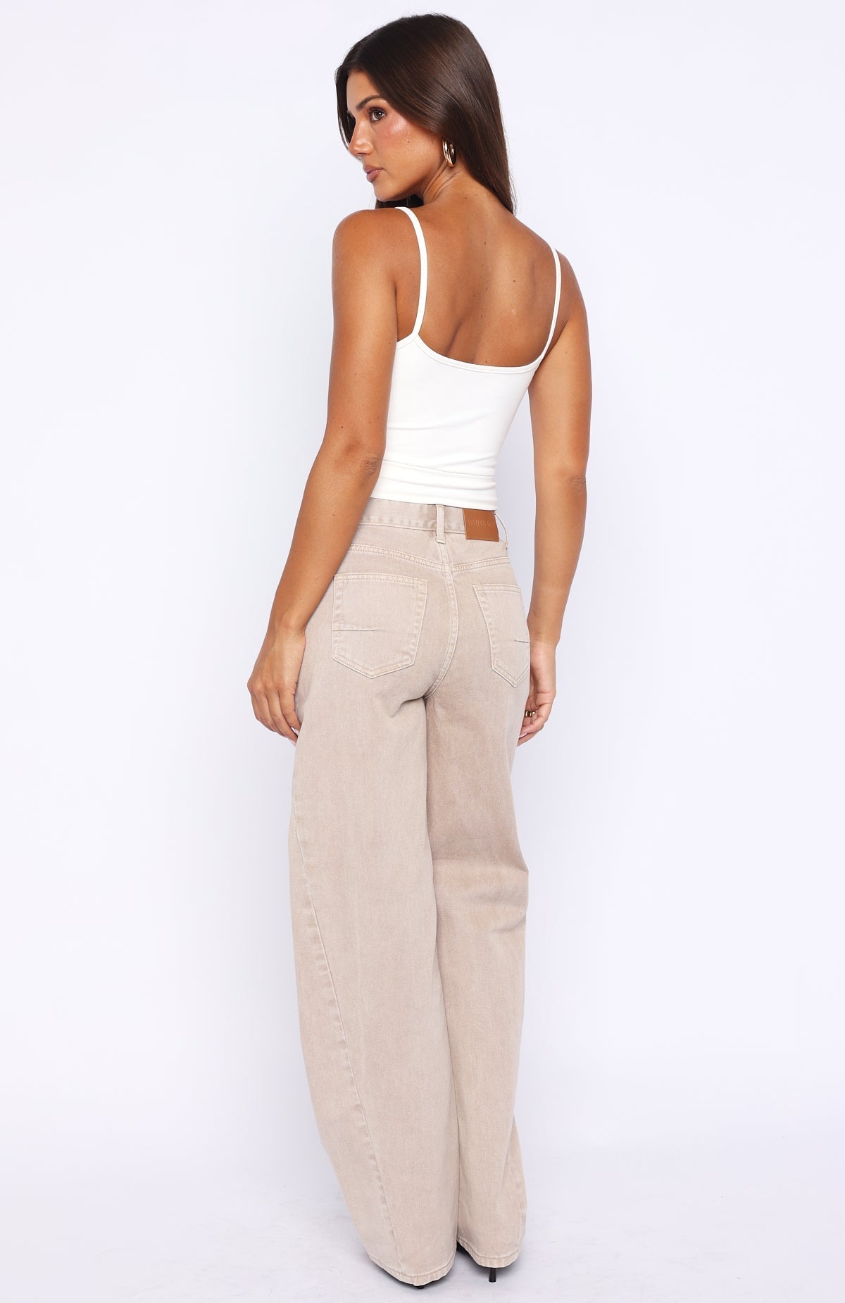 White Fox Kiara Mid Rise Barrel Leg Jeans Sesame Wash