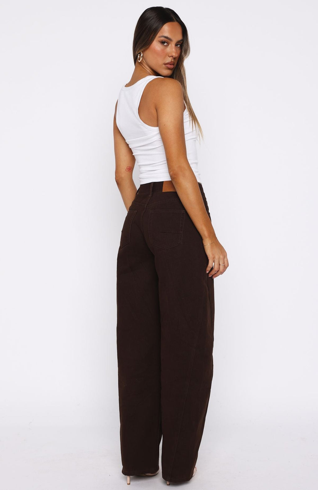 White Fox Kiara Mid Rise Barrel Leg Jeans Chocolate Wash