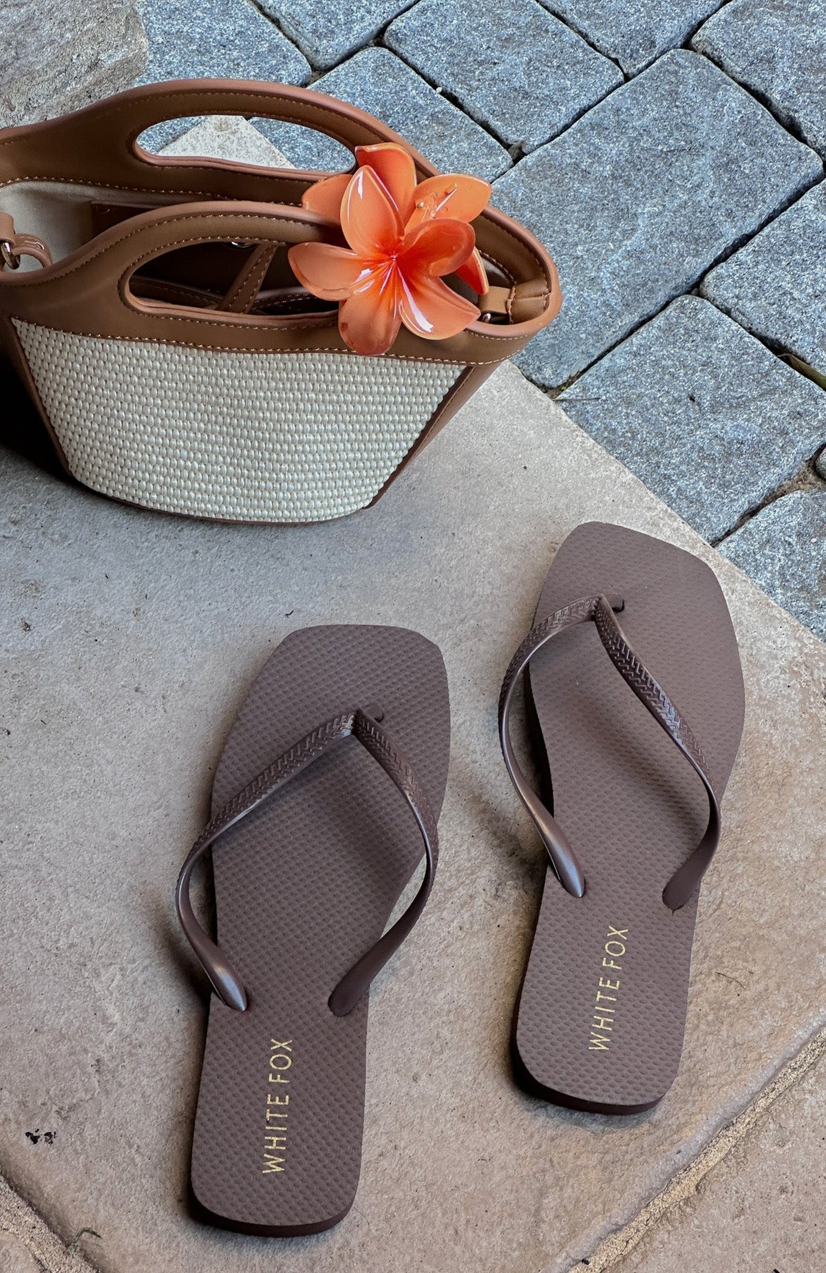 White Fox Josie Thong Sandals Chocolate