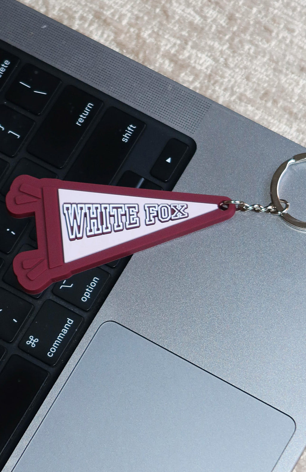 White Fox To The Beat Keychain Burgundy/Pink