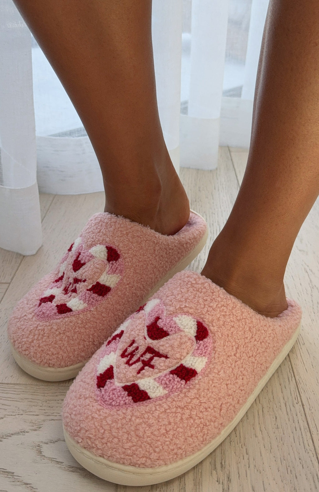 White Fox Dasher Slippers Pink