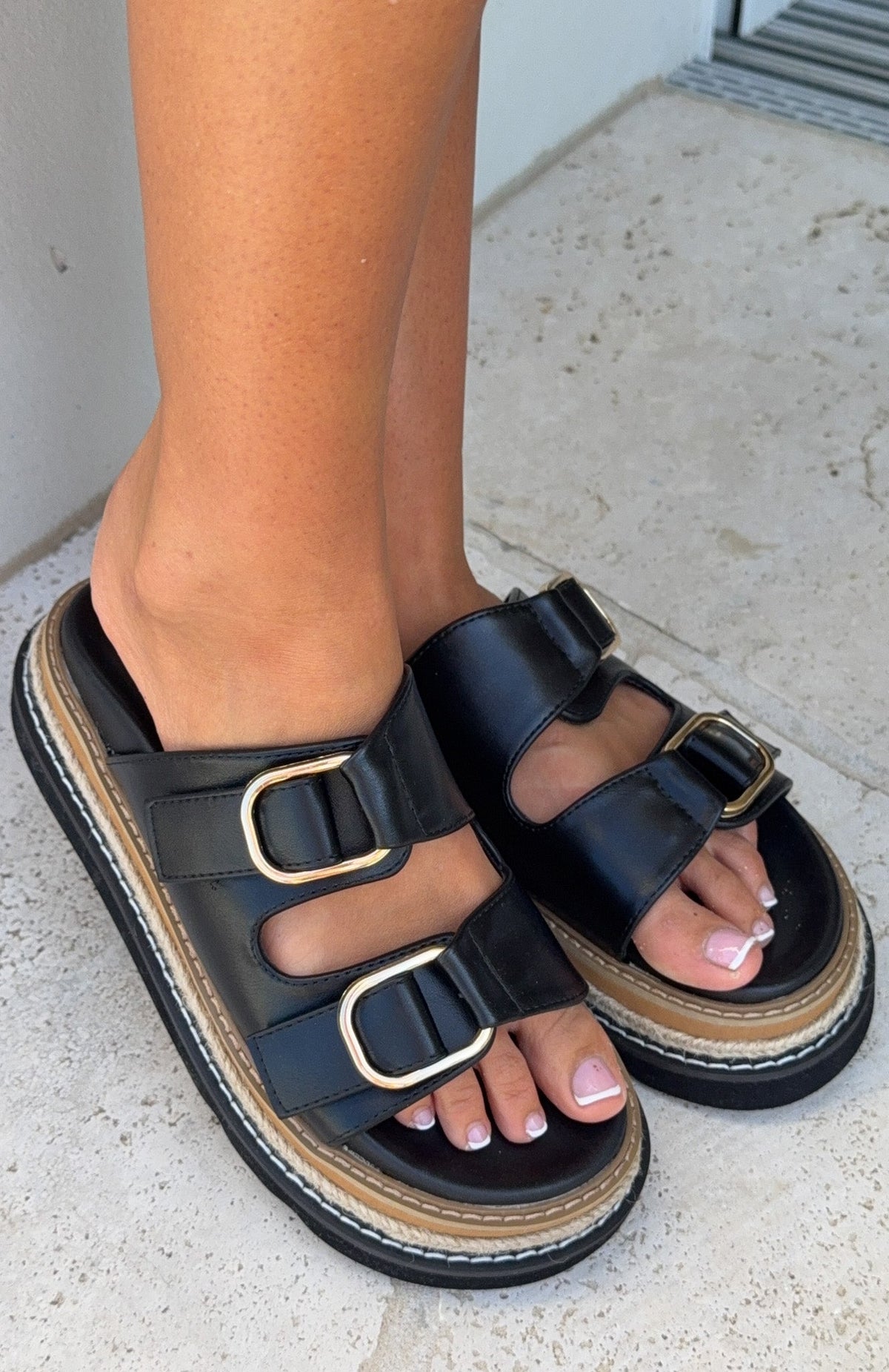 White Fox Rowan Flats Black