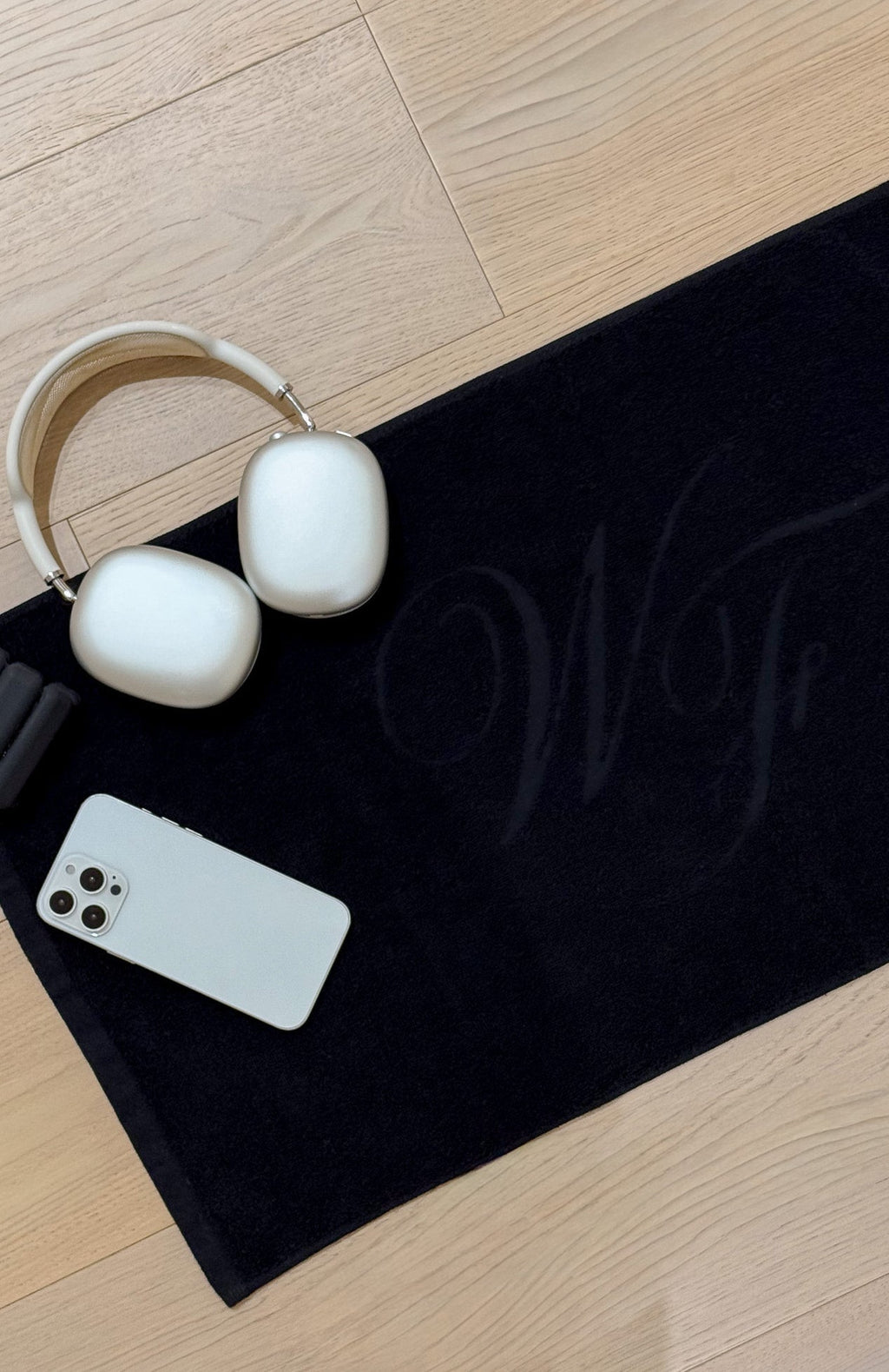 White Fox Feeling Fresh Gym Towel Black