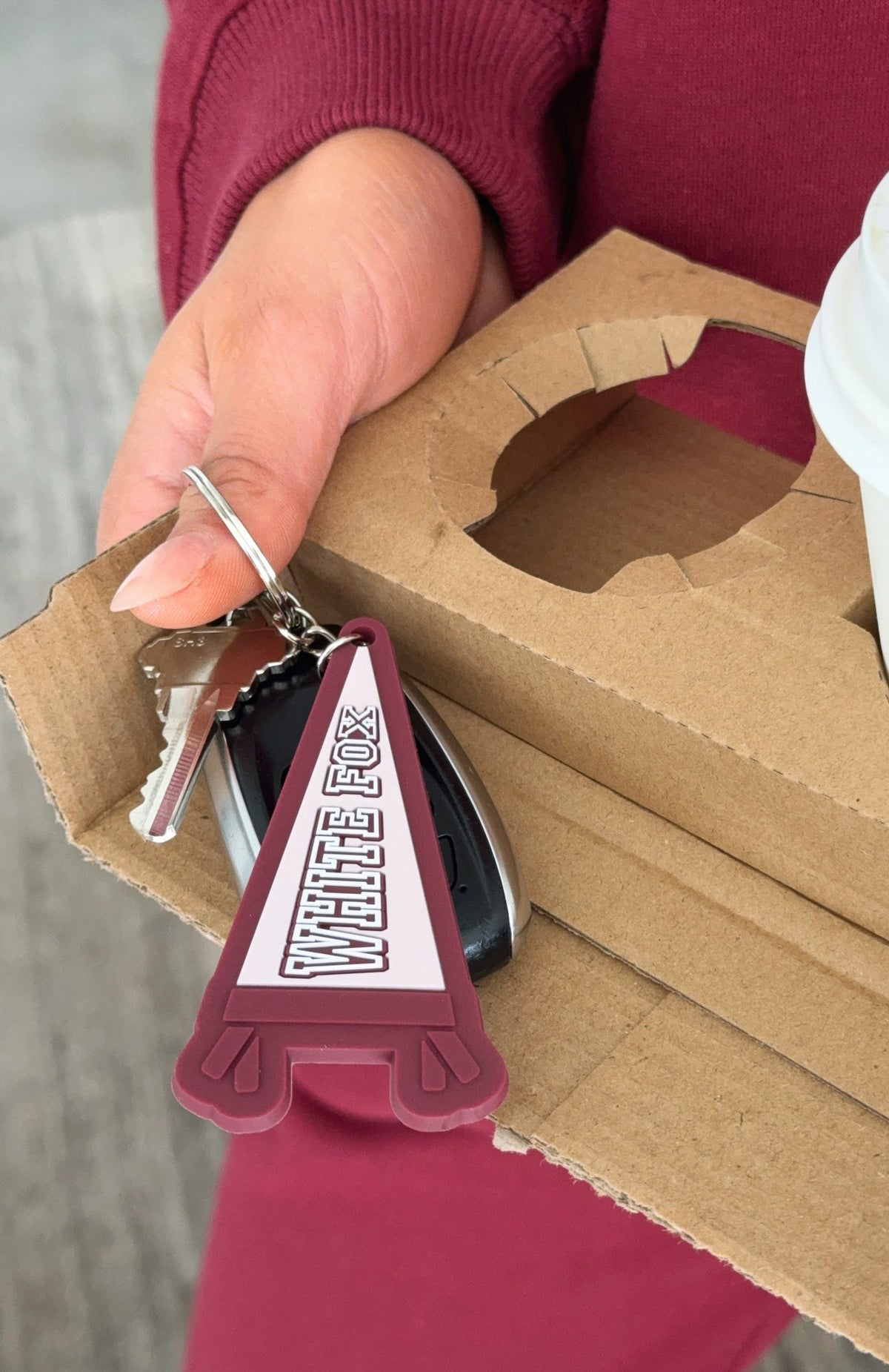 White Fox To The Beat Keychain Burgundy/Pink