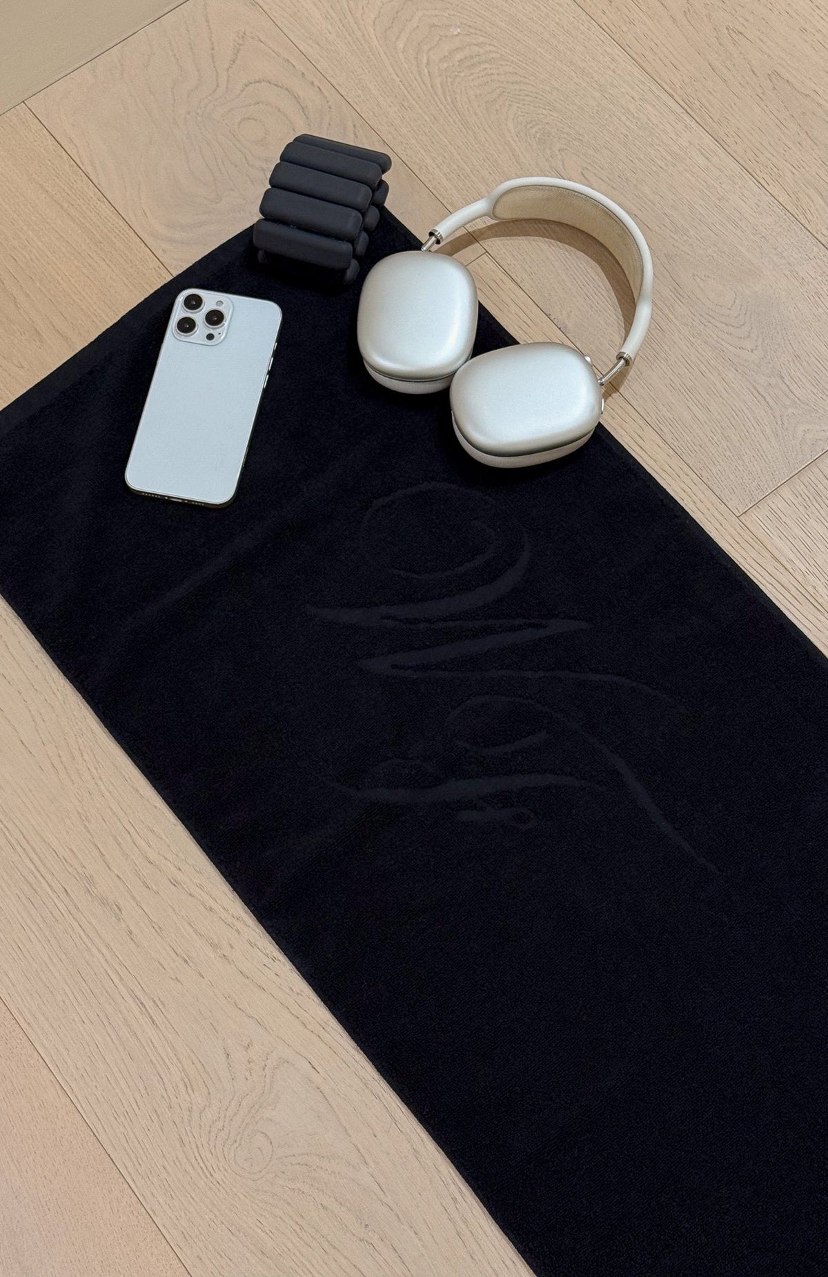 White Fox Feeling Fresh Gym Towel Black