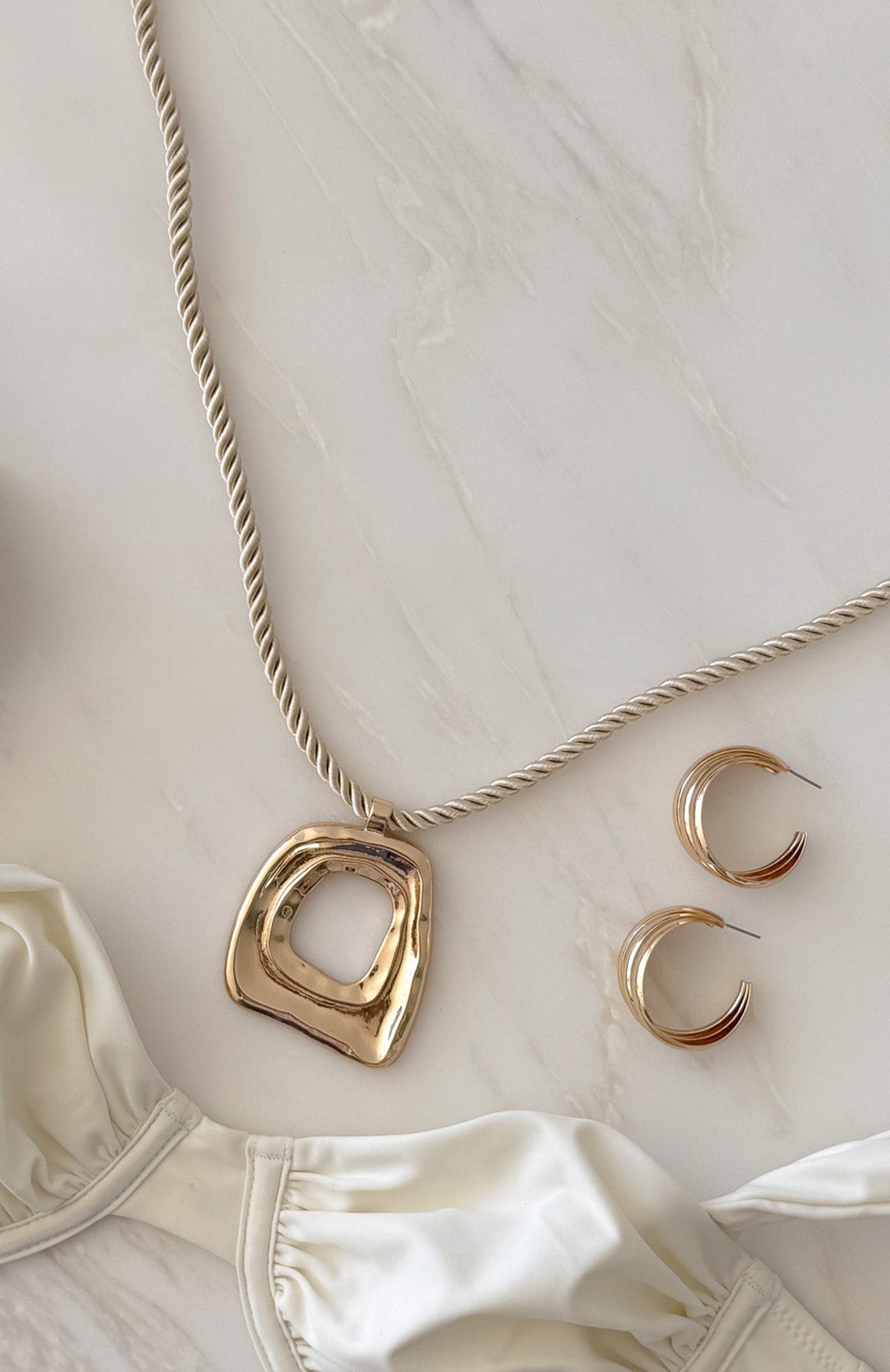 White Fox Jair Necklace Gold