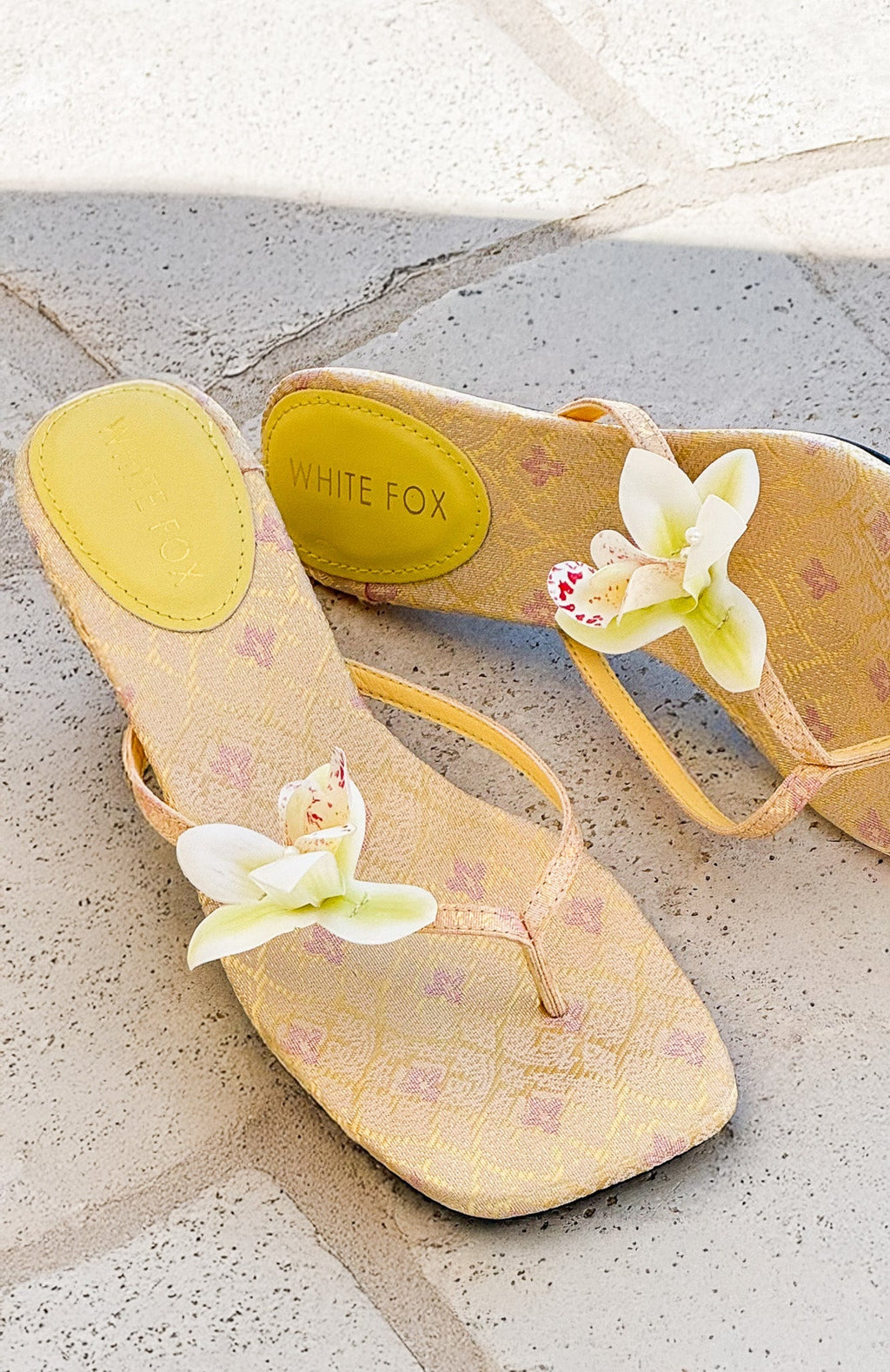 White Fox Rhea Orchid Thong Mules Lemon