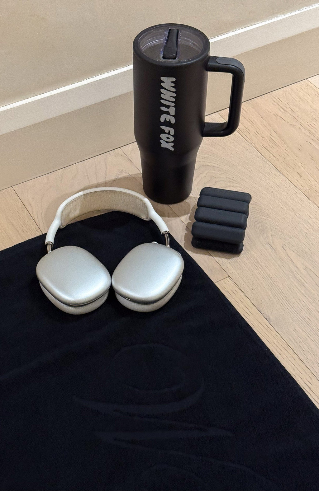 White Fox Feeling Fresh Gym Towel Black