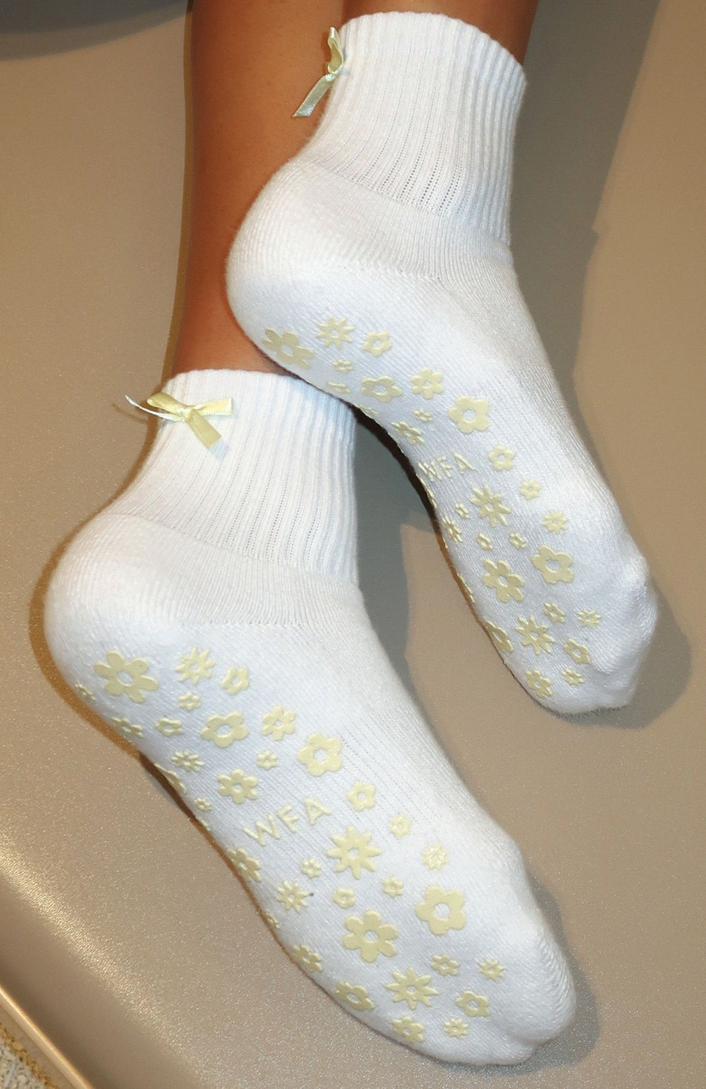 White Fox Flower Power Grip Socks Honey