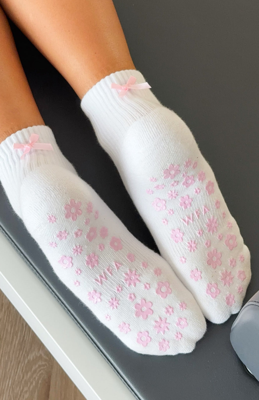 White Fox Flower Power Grip Socks Ballet Pink