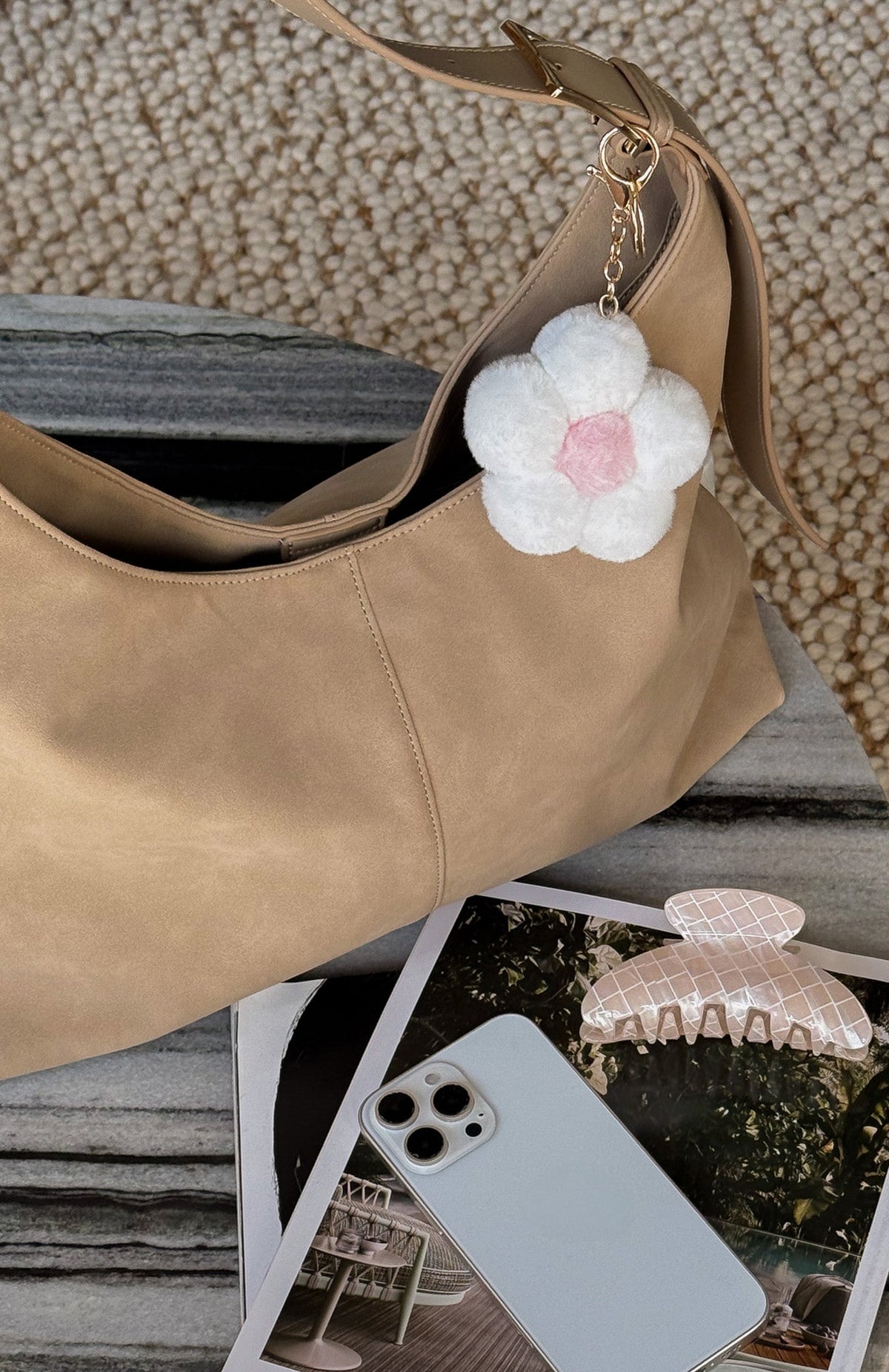 White Fox Petal Keychain White/Pink