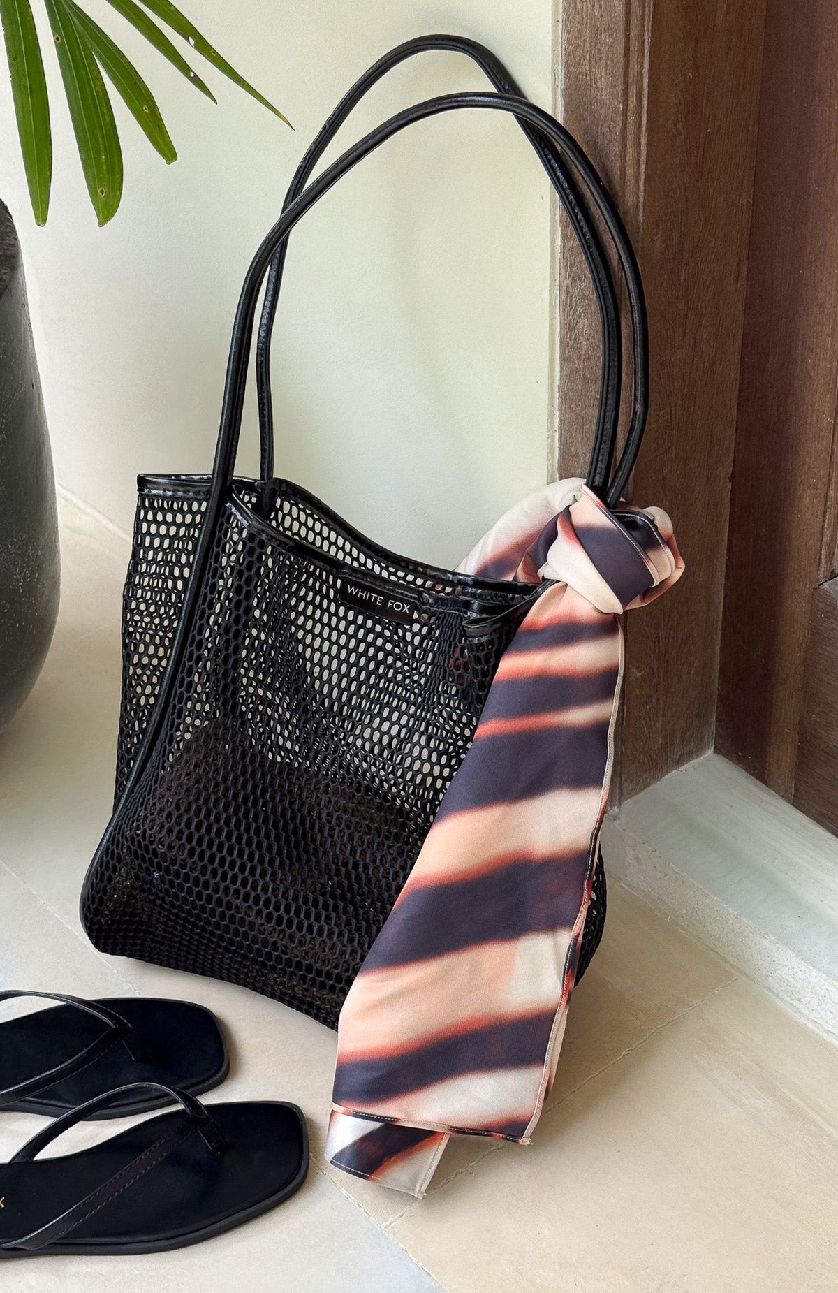 White Fox Aria Shoulder Bag Black