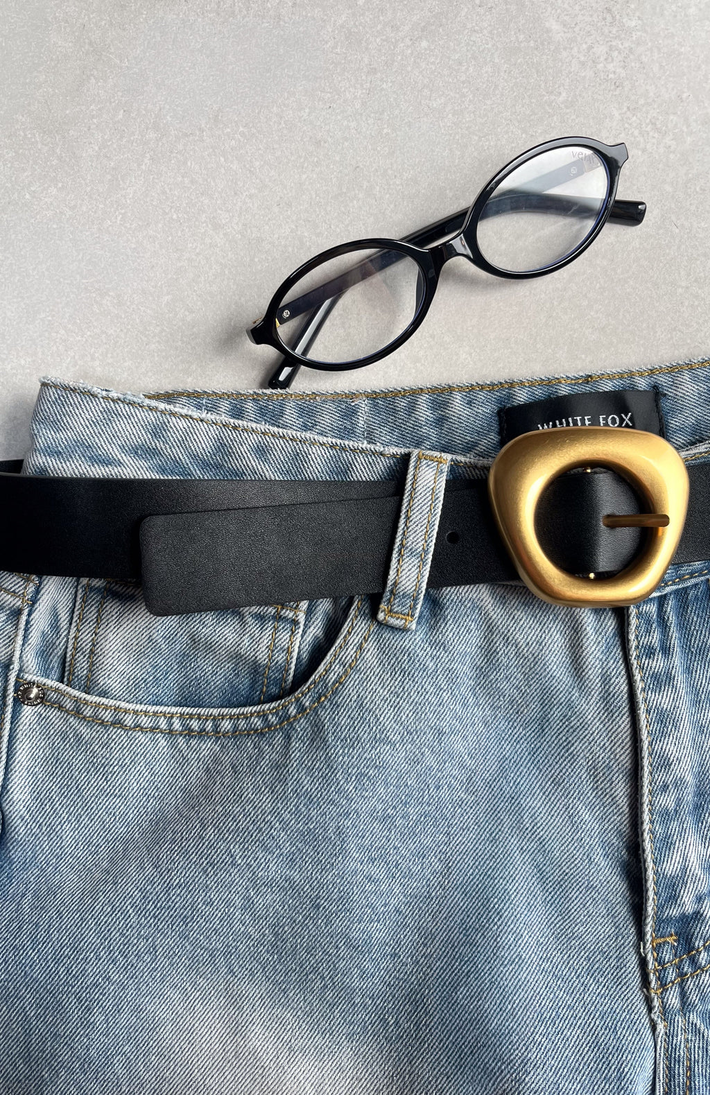White Fox Opal Belt Black/Gold