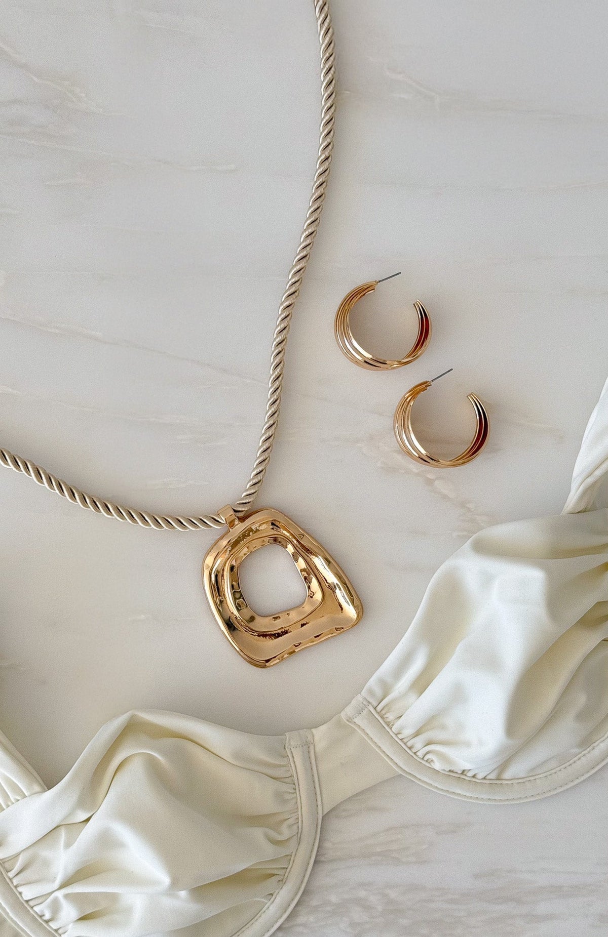 White Fox Jair Necklace Gold