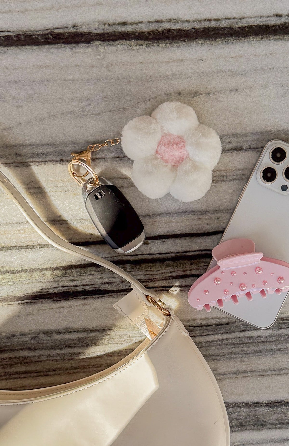White Fox Petal Keychain White/Pink