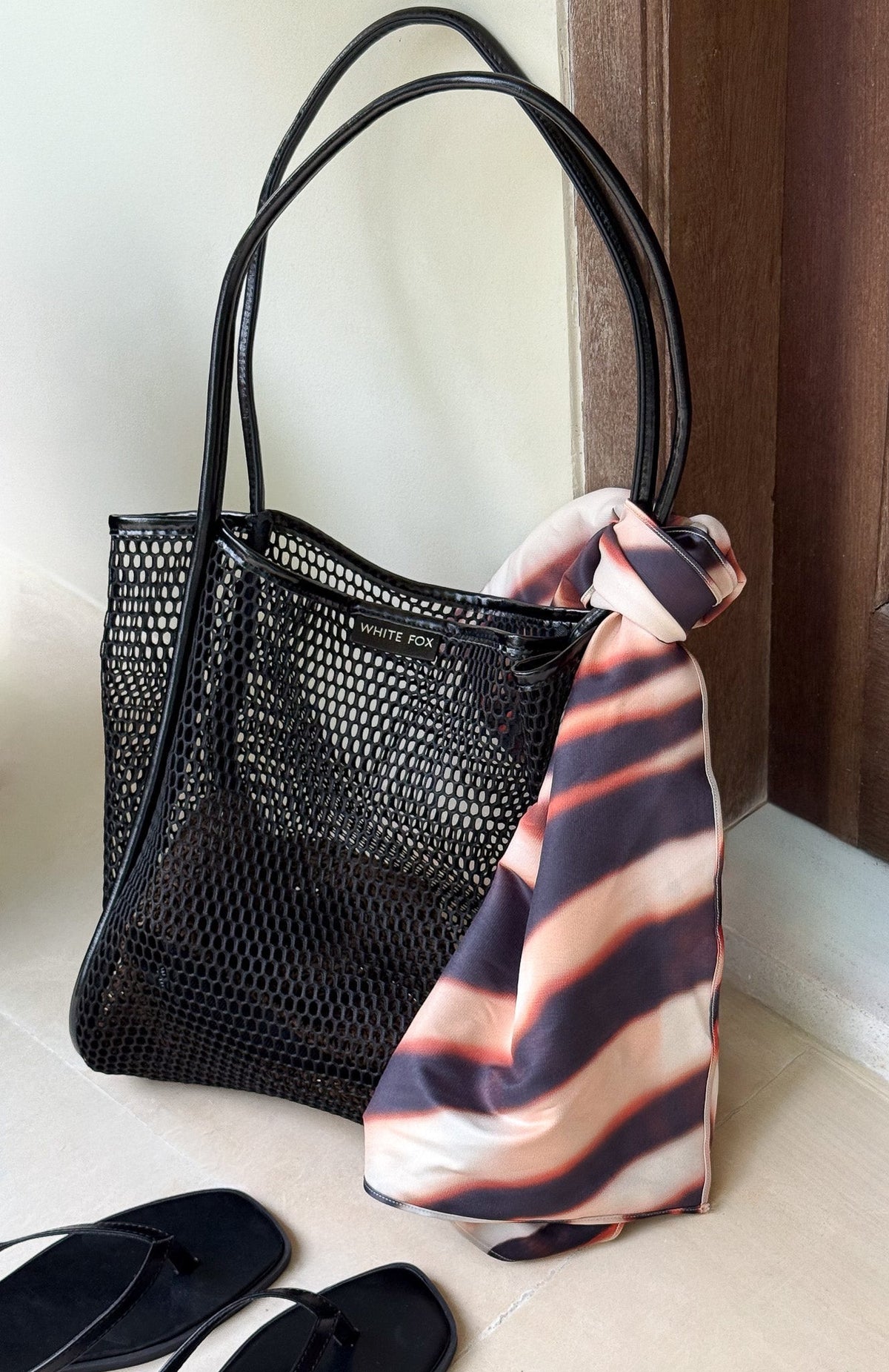 White Fox Aria Shoulder Bag Black
